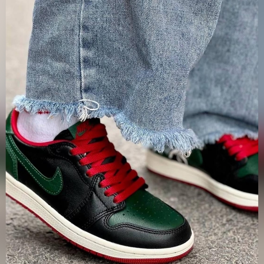 AIR JORDAN 1 RETRO LOW OG "CHRISTMAS GENUIN LEATHER" WOMEN US SIZE 7 NEW IN BOX